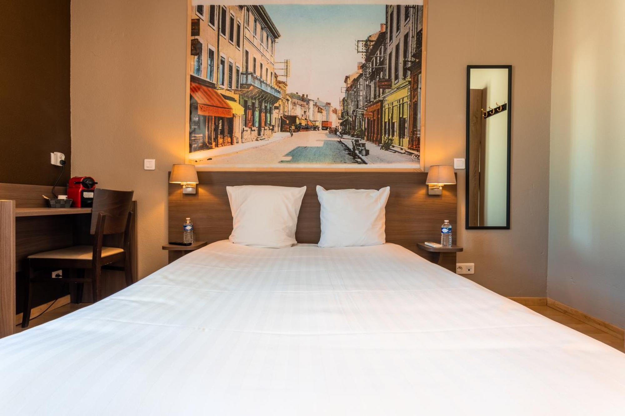 Logis Hotels Et Restaurant La Pause Rn7 La Coucourde Exterior photo