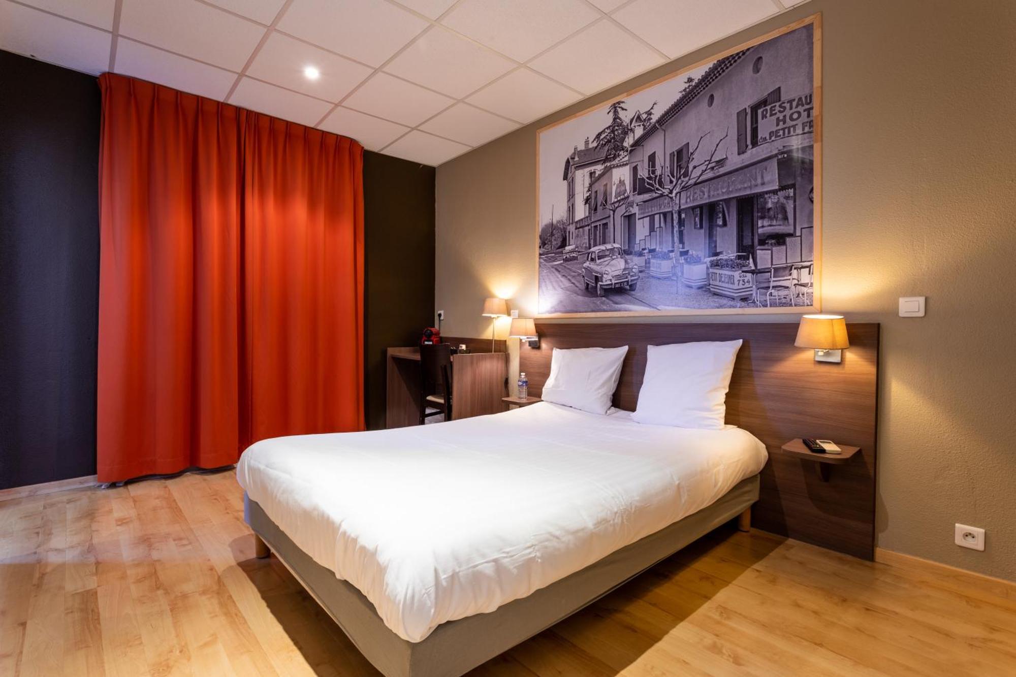 Logis Hotels Et Restaurant La Pause Rn7 La Coucourde Exterior photo