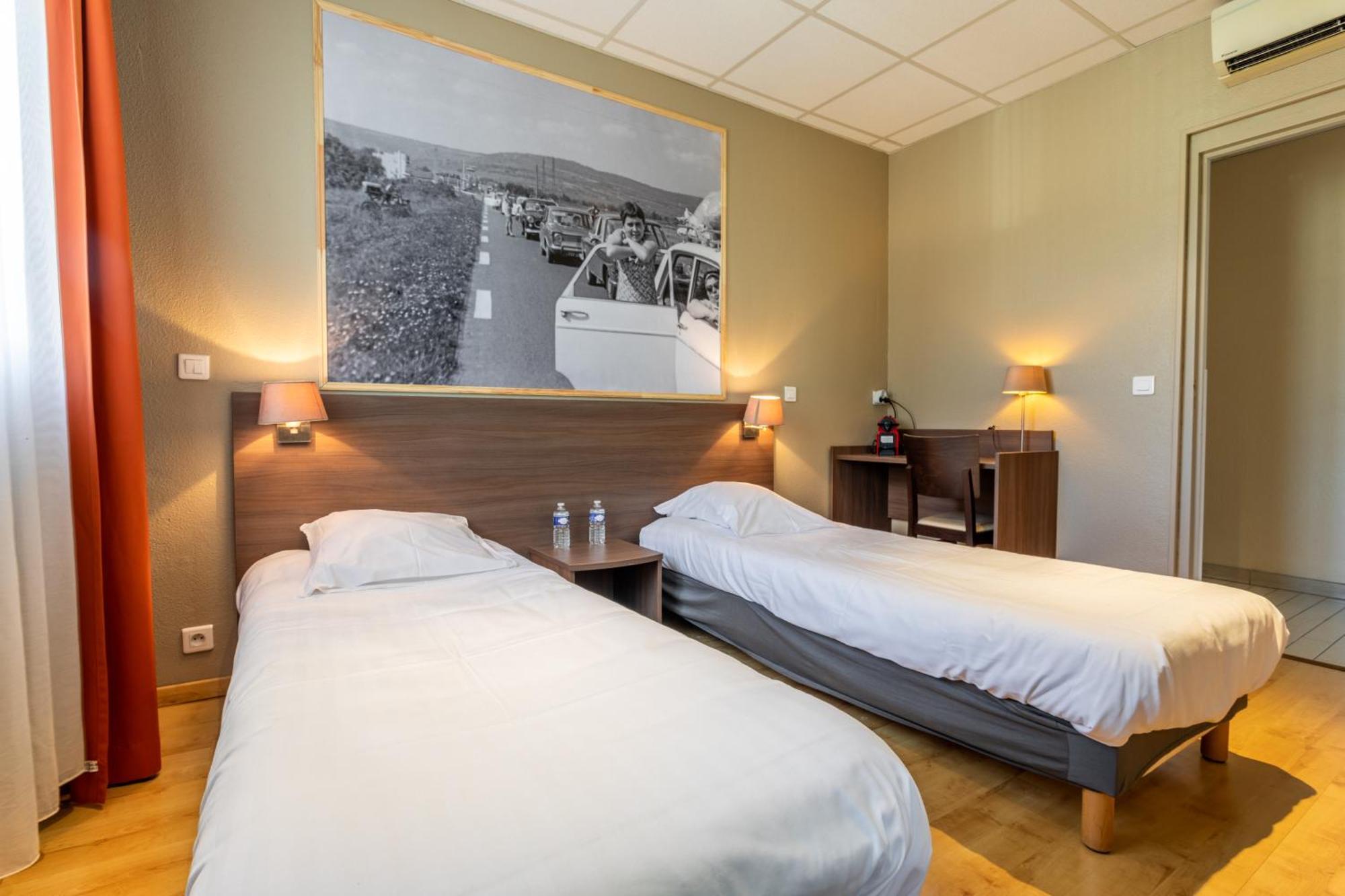 Logis Hotels Et Restaurant La Pause Rn7 La Coucourde Exterior photo