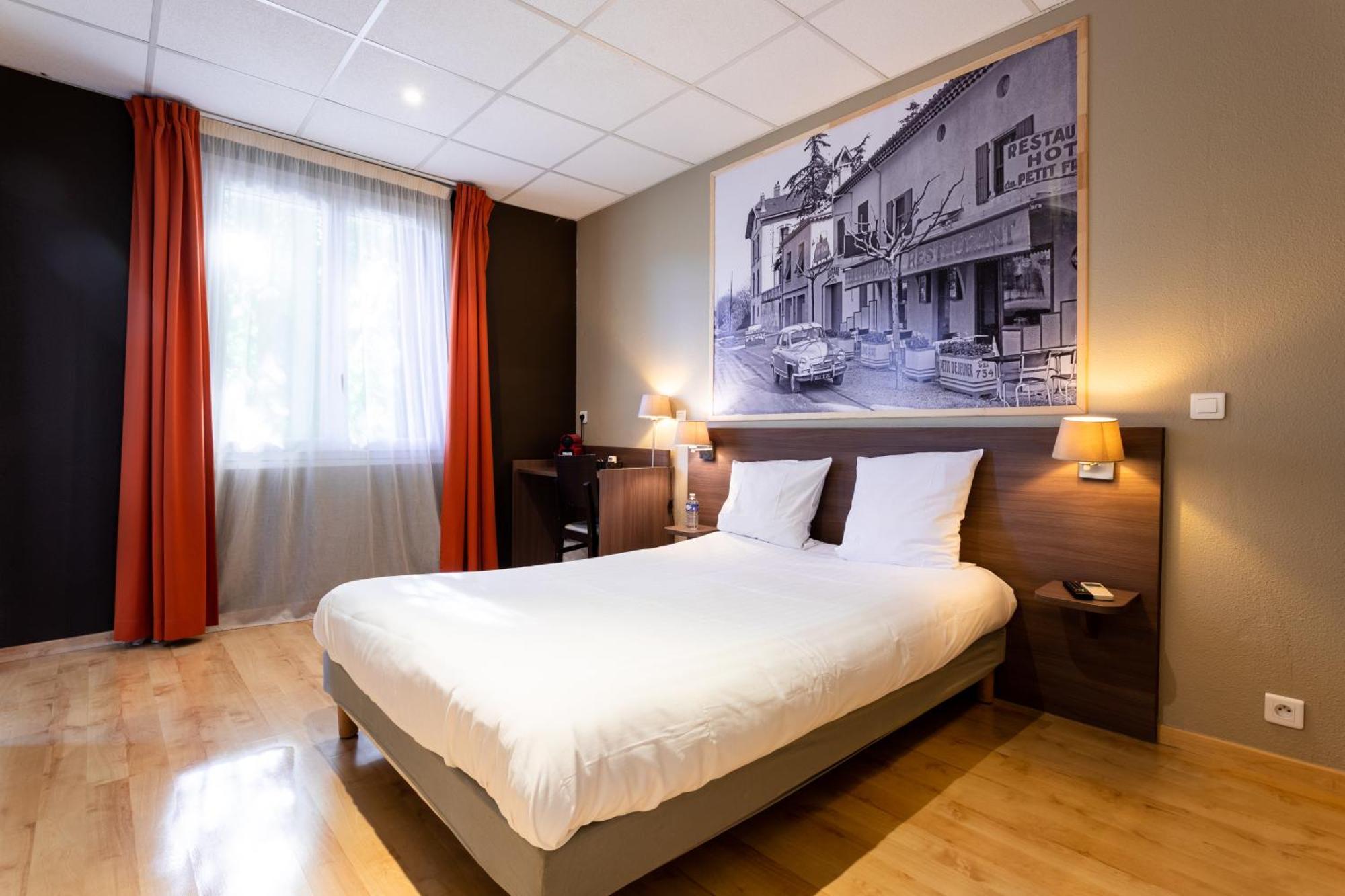 Logis Hotels Et Restaurant La Pause Rn7 La Coucourde Exterior photo