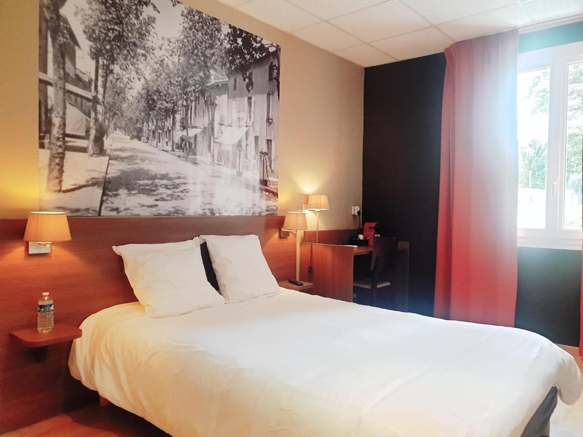 Logis Hotels Et Restaurant La Pause Rn7 La Coucourde Exterior photo